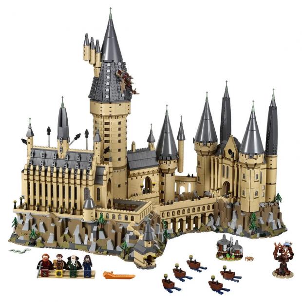 Halesowen News: LEGO Harry Potter Hogwarts Castle Set (Zavvi)