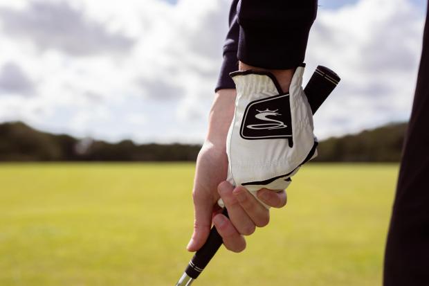 Halesowen News: Cobra Golf Flex Cell Glove. Credit: American Golf